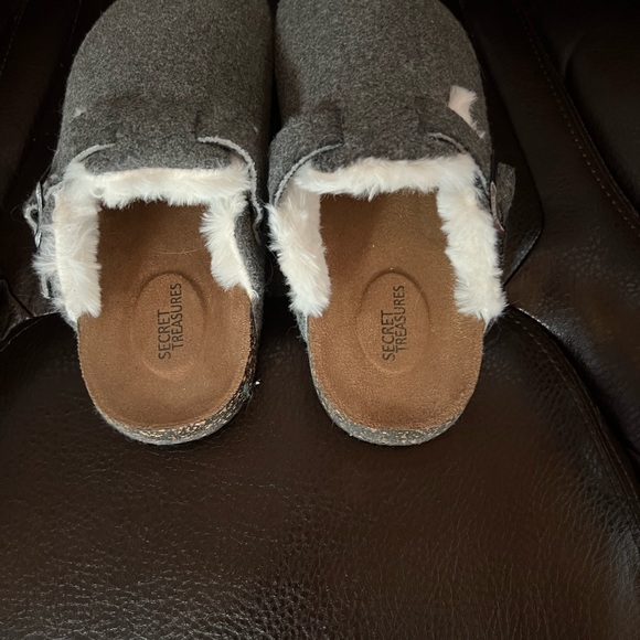 Woman’s Lined Slippers - Picture 2 of 3